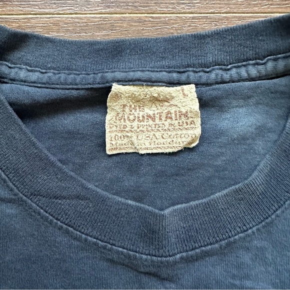 Vintage The Mountain Charcoal T-Shirt with graphic - Picture 3 of 6